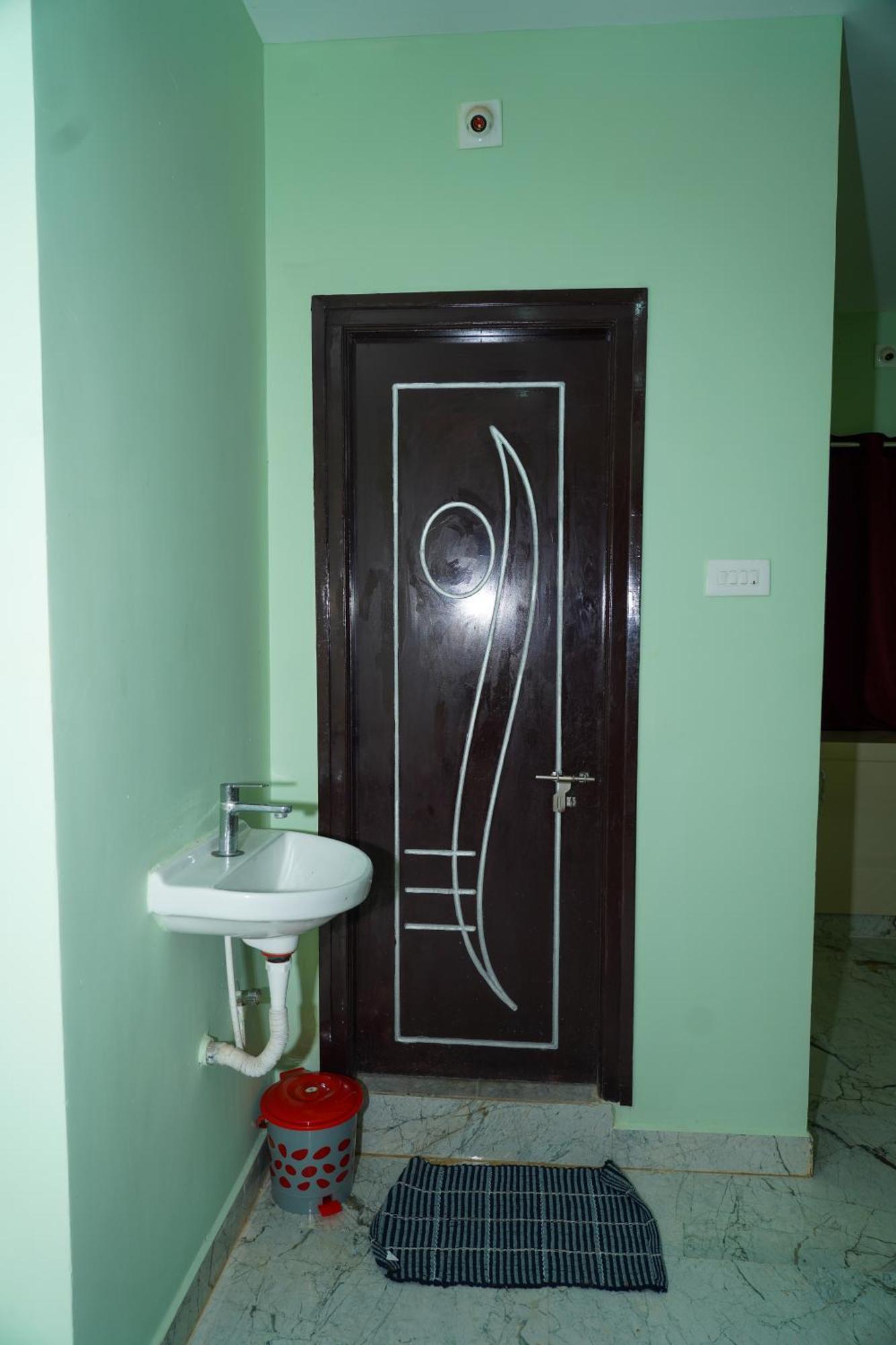 Mithra'S Homestay Near Padmavathi Ammavari Temple Tirupati Buitenkant foto